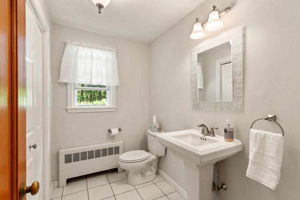 8 Candlewood Rd