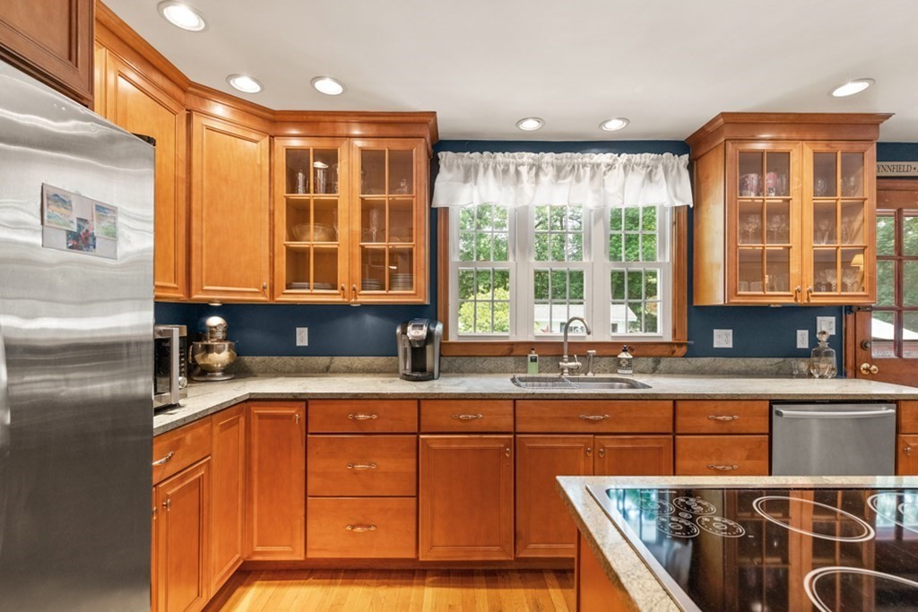 8 Candlewood Rd