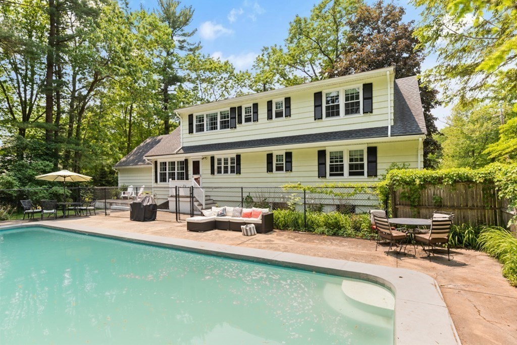 8 Candlewood Rd