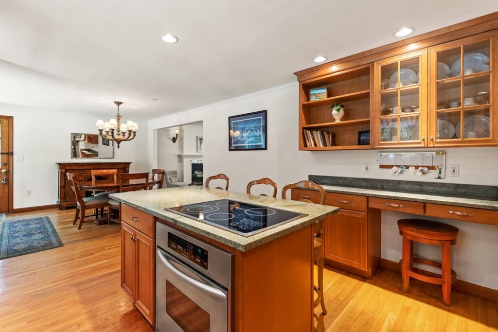 8 Candlewood Rd