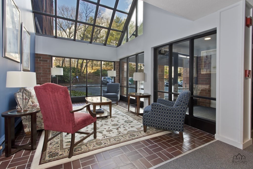 4 Summit Drive Unit: 001