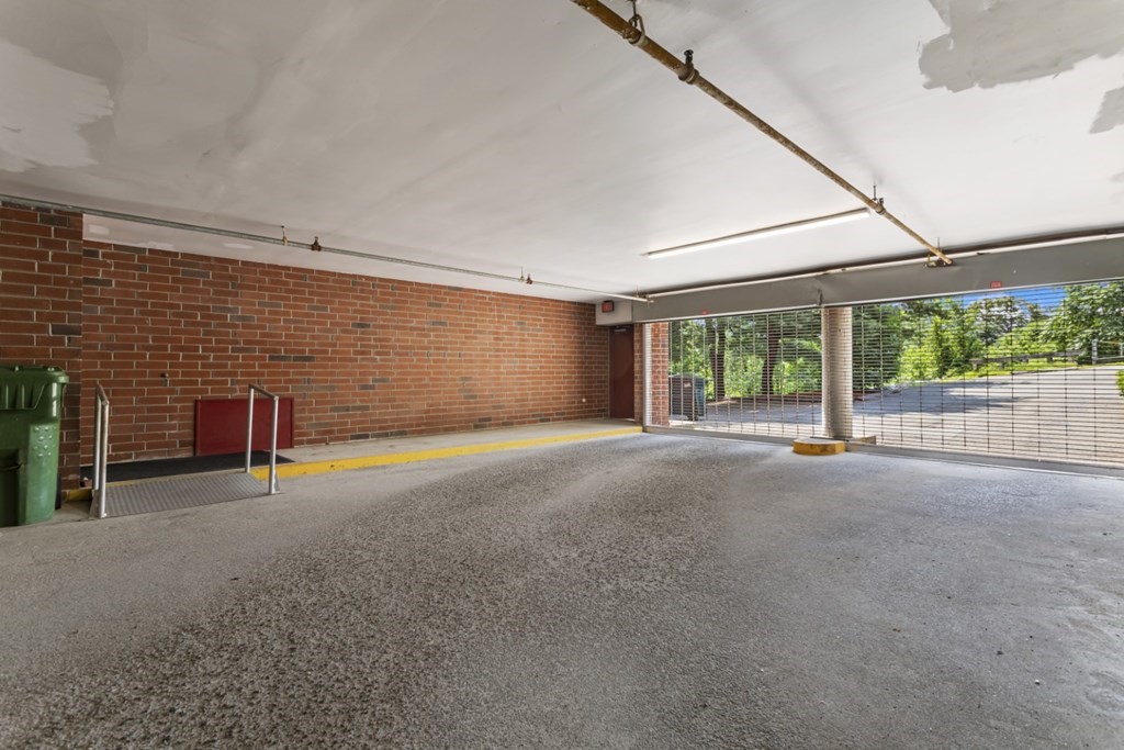 4 Summit Drive Unit: 001