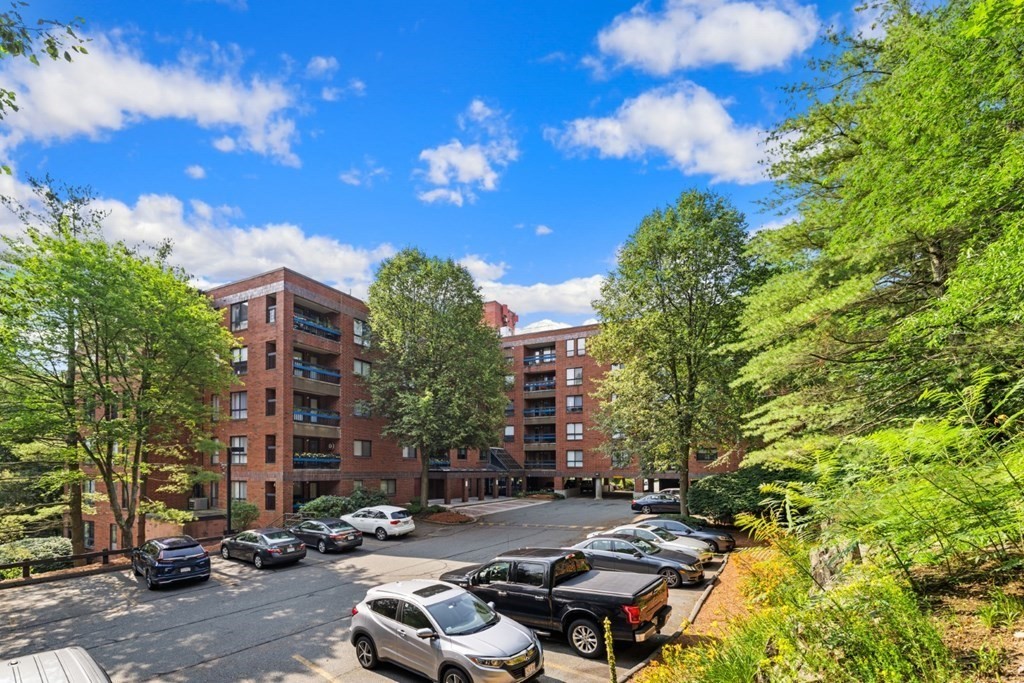 4 Summit Drive Unit: 001