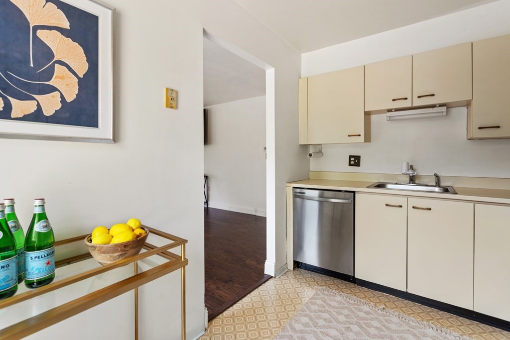 4 Summit Drive Unit: 001