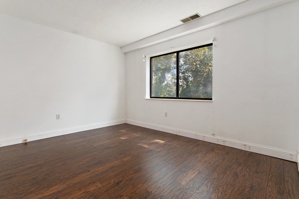 4 Summit Drive Unit: 001