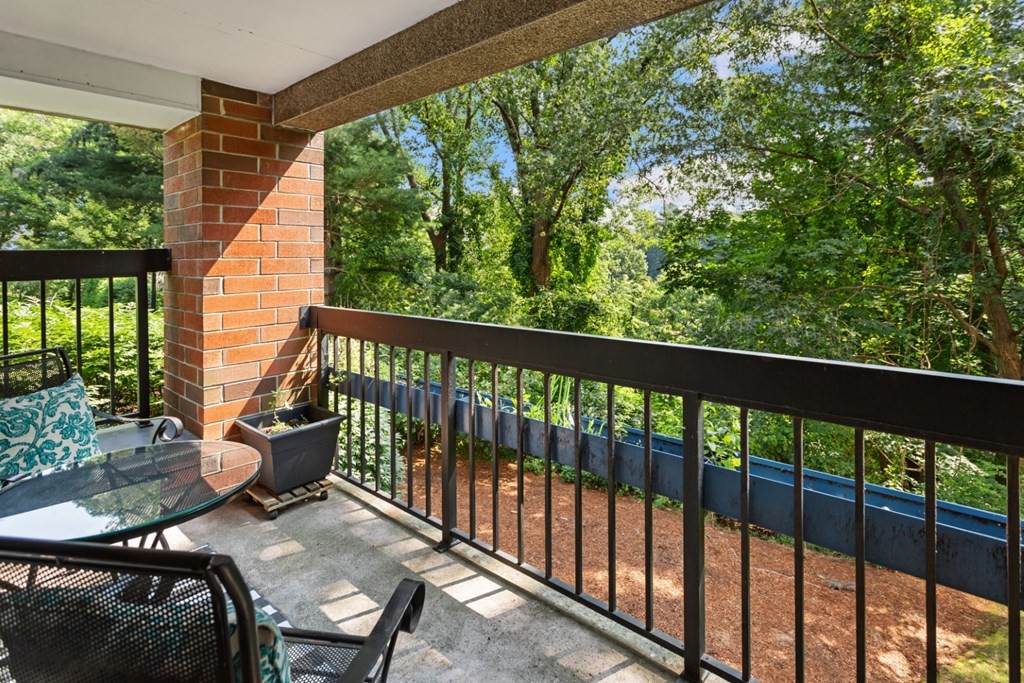 4 Summit Drive Unit: 001