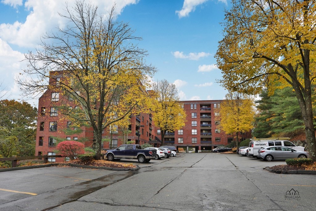 4 Summit Drive Unit: 001