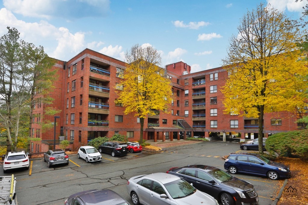 4 Summit Drive Unit: 001