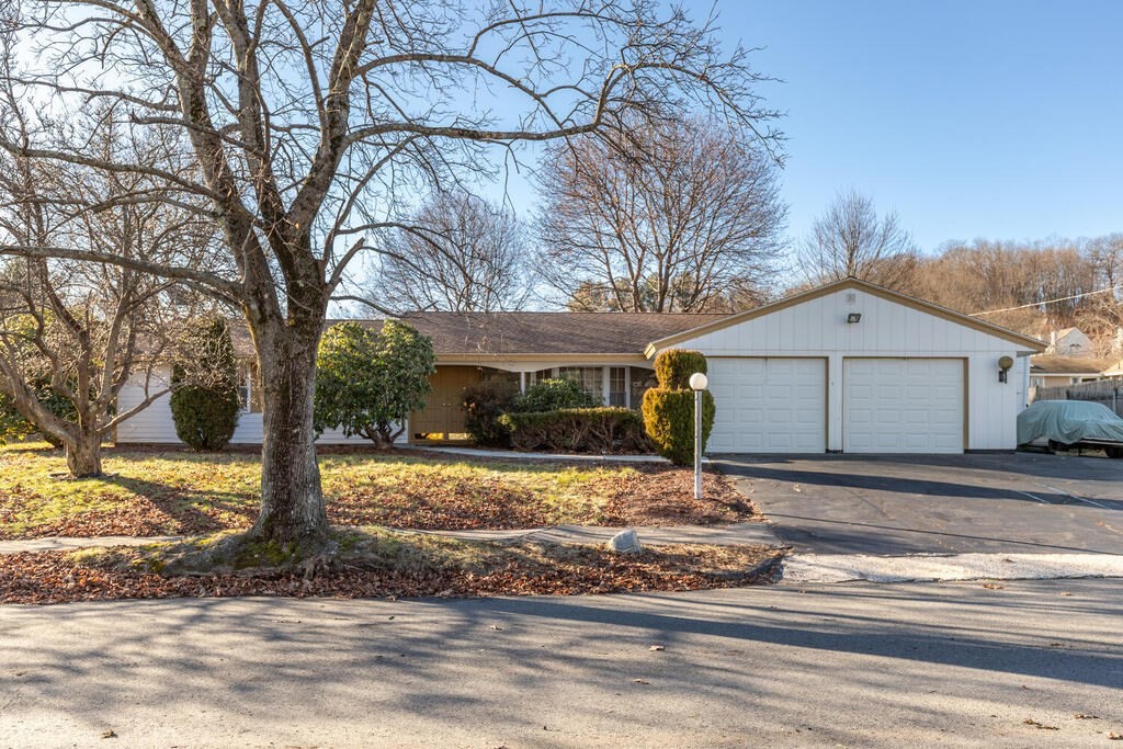 4 Waldens Hill Drive