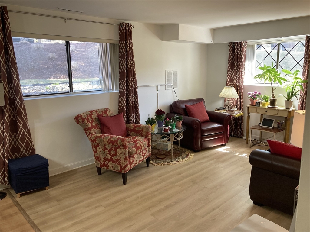 6 Greenbriar Dr # 110