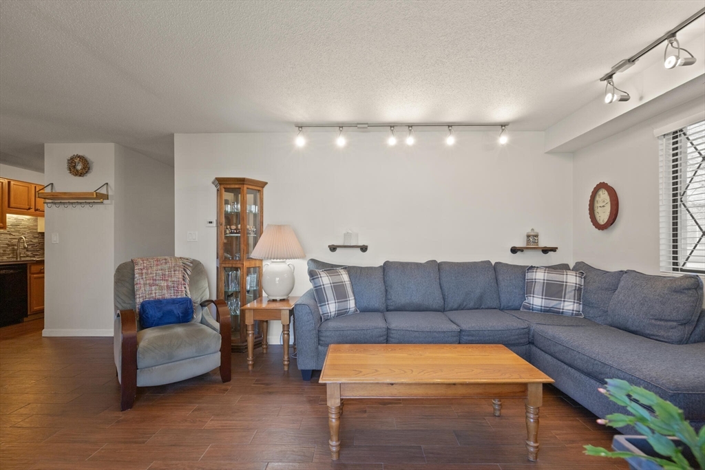 1 Greenbriar Dr # 202