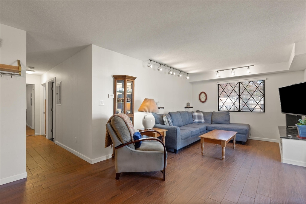 1 Greenbriar Dr # 202