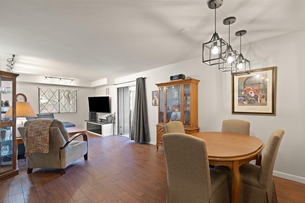 1 Greenbriar Dr # 202