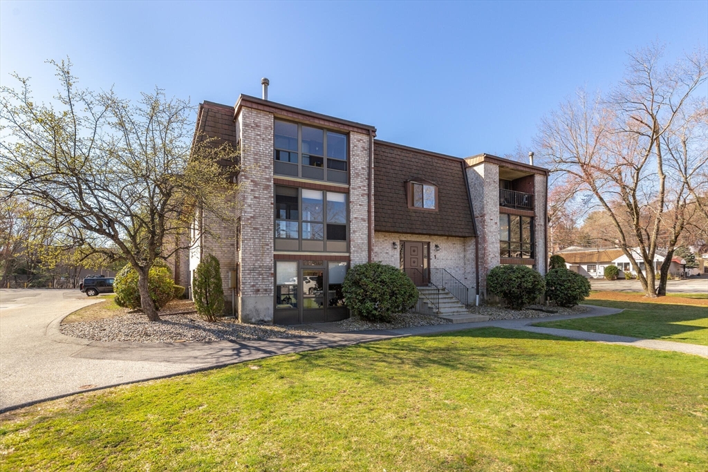 1 Greenbriar Dr # 202