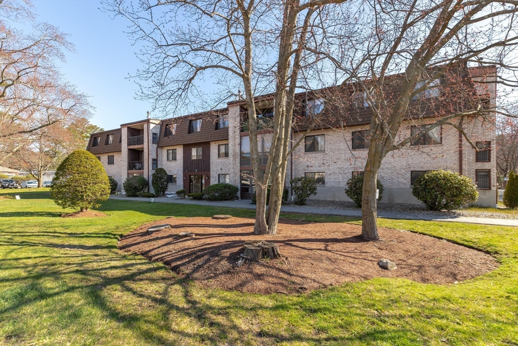 1 Greenbriar Dr # 202