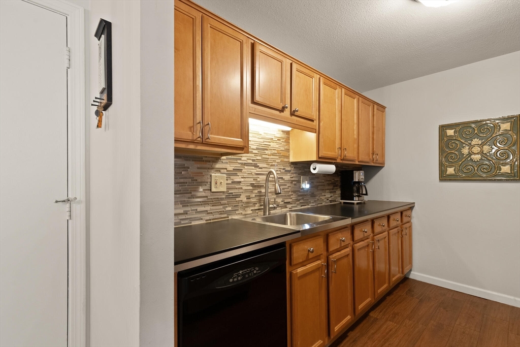 1 Greenbriar Dr # 202