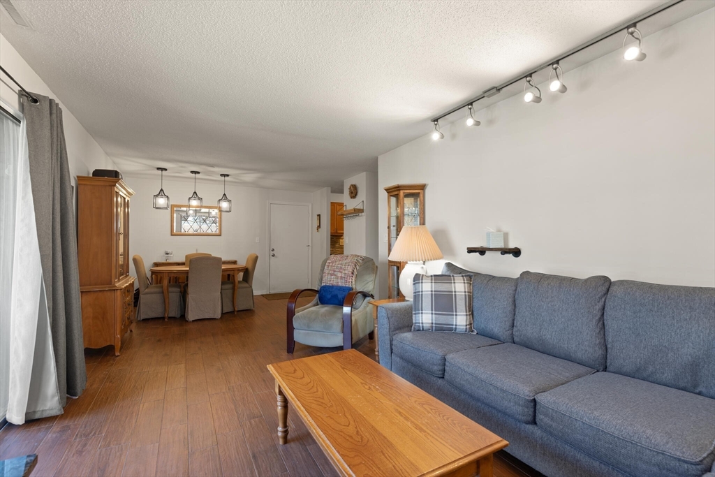 1 Greenbriar Dr # 202