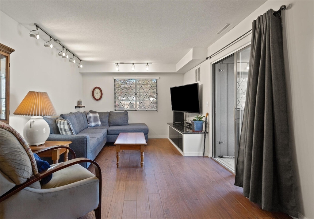 1 Greenbriar Dr # 202