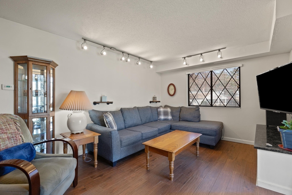 1 Greenbriar Dr # 202