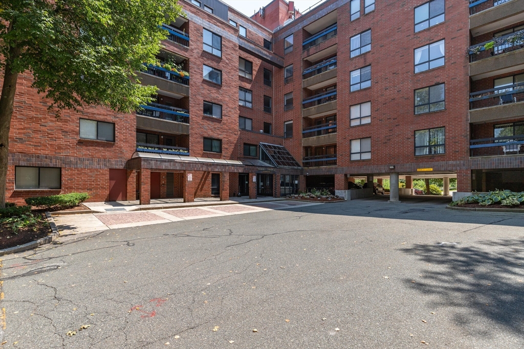 4 Summit Drive # 414