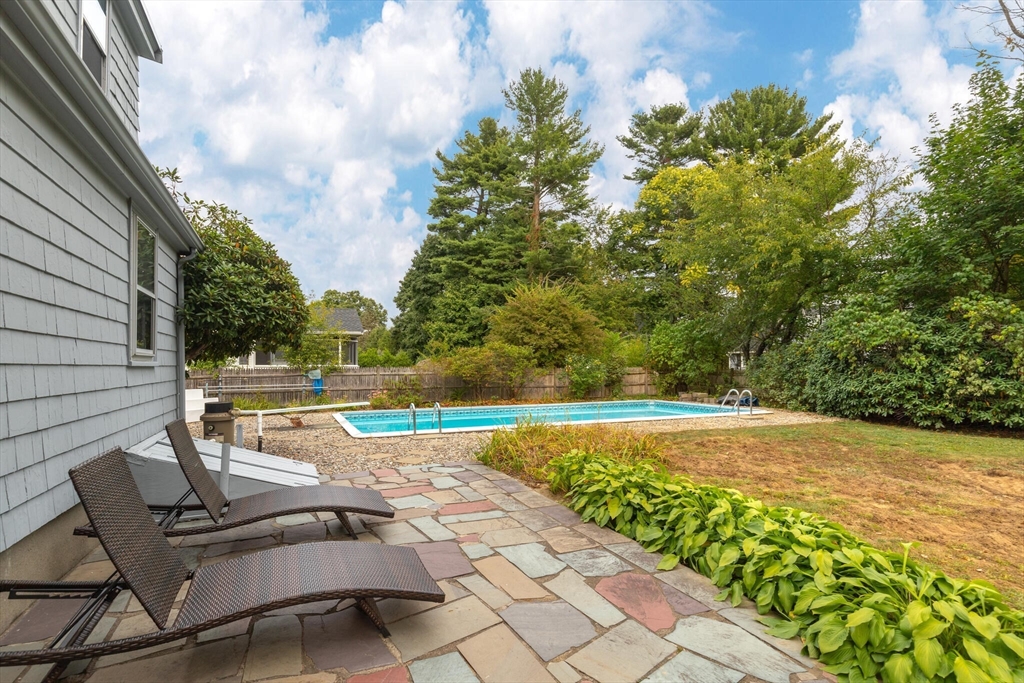 17 Crest Rd