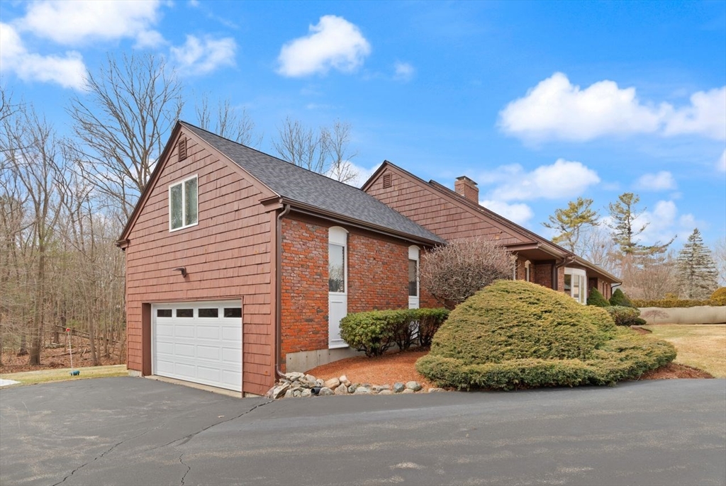 5 Magnolia Dr