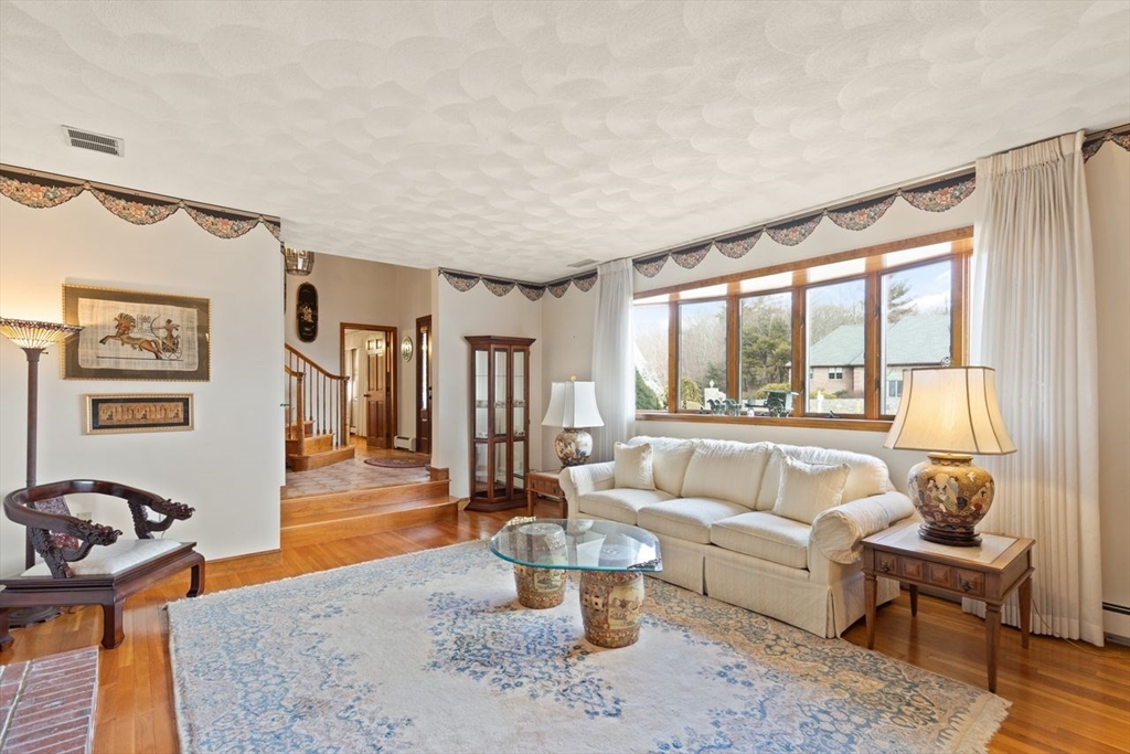 5 Magnolia Dr