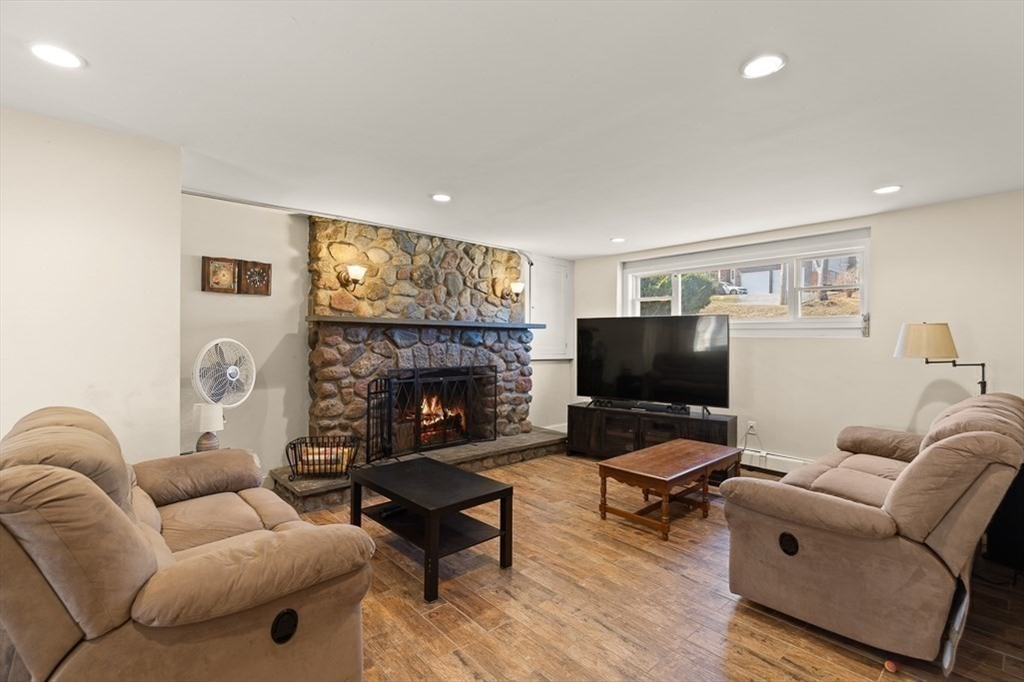 10 Jones Dr