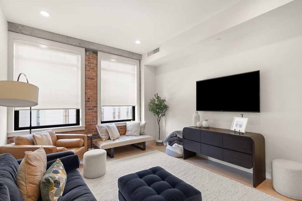 121 Portland St # 507