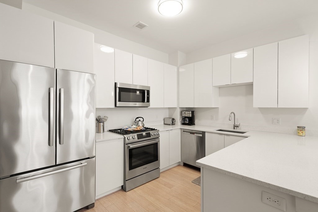 121 Portland St # 507