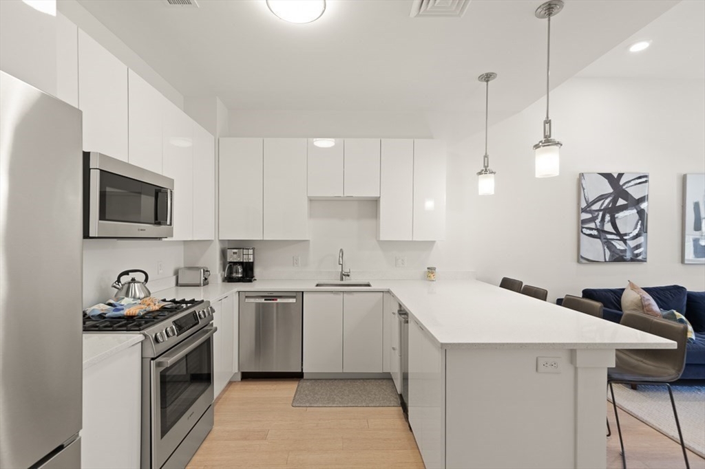 121 Portland St # 507