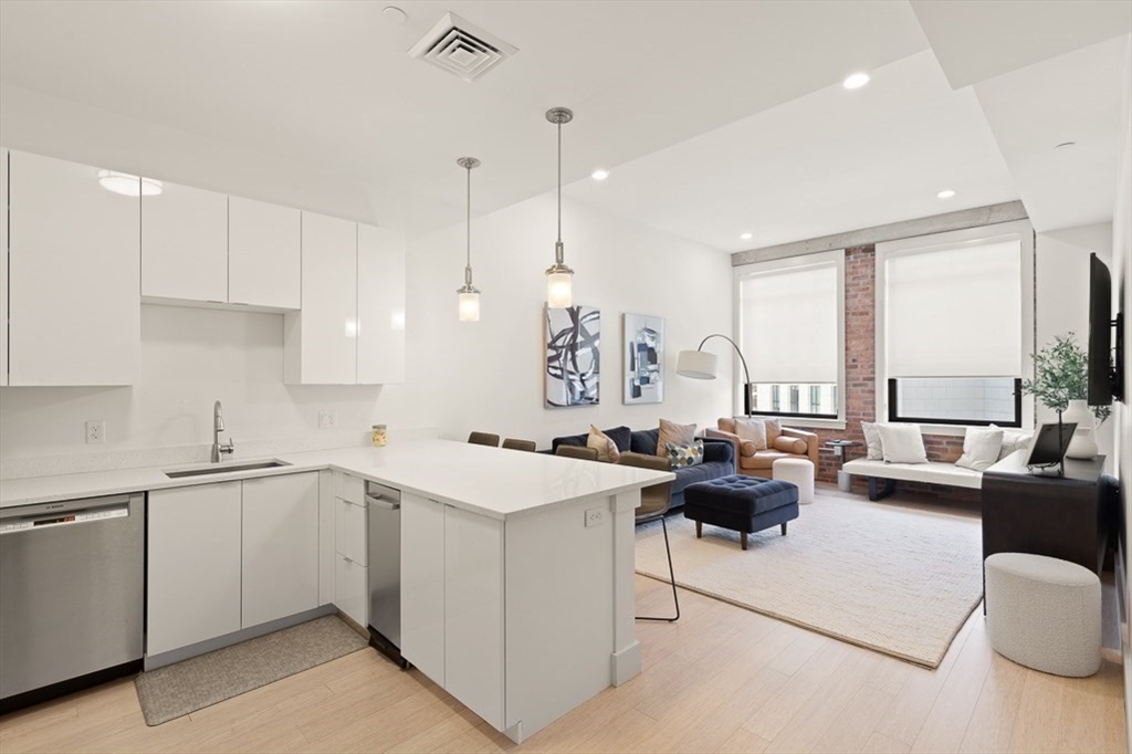 121 Portland St # 507