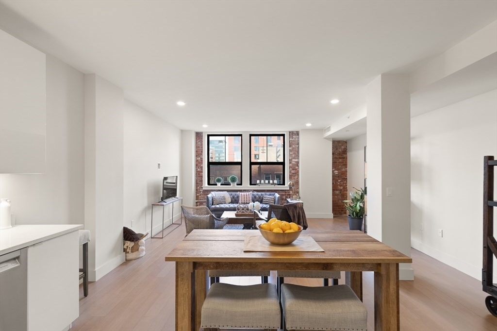 121 Portland St # 611