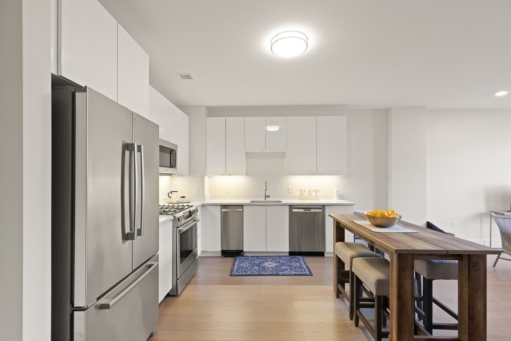 121 Portland St # 611