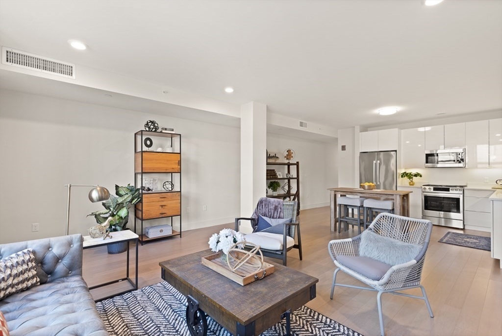 121 Portland St # 611