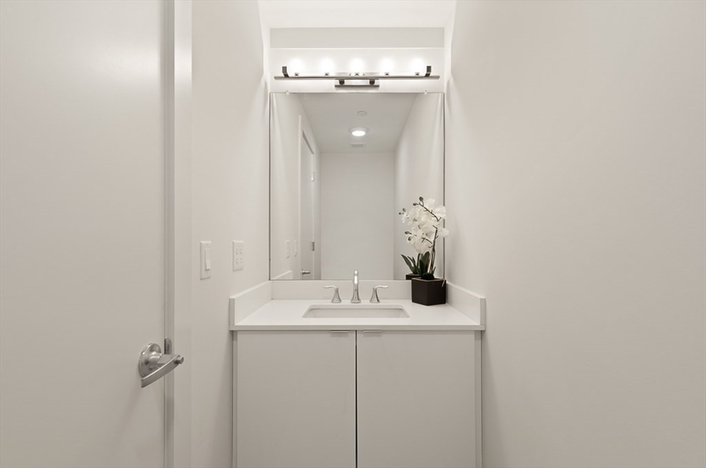 121 Portland St # 611