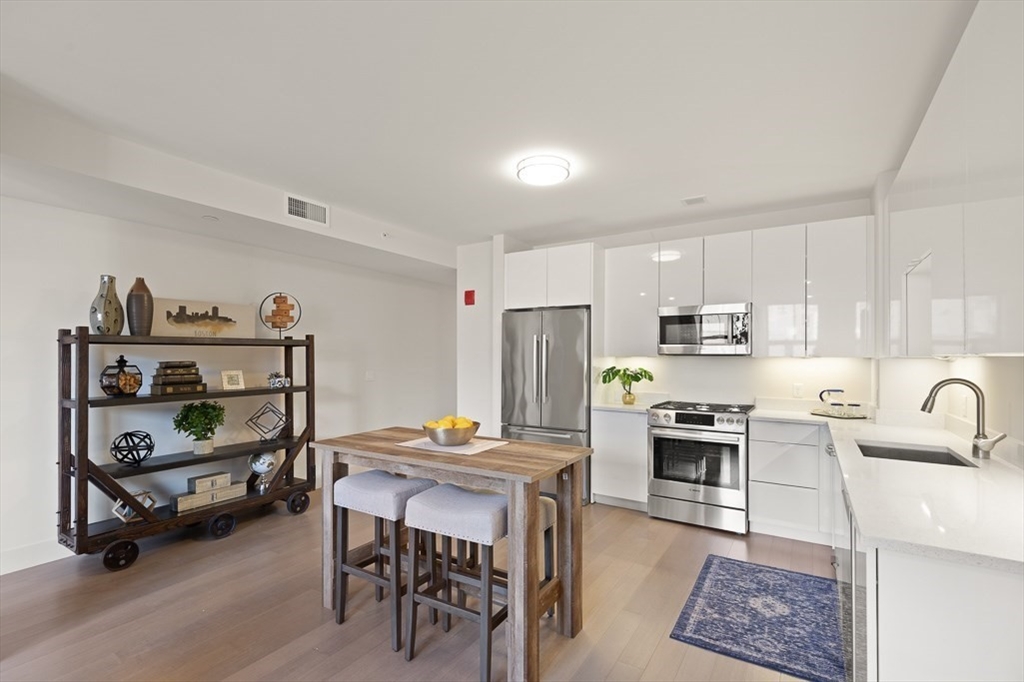 121 Portland St # 611