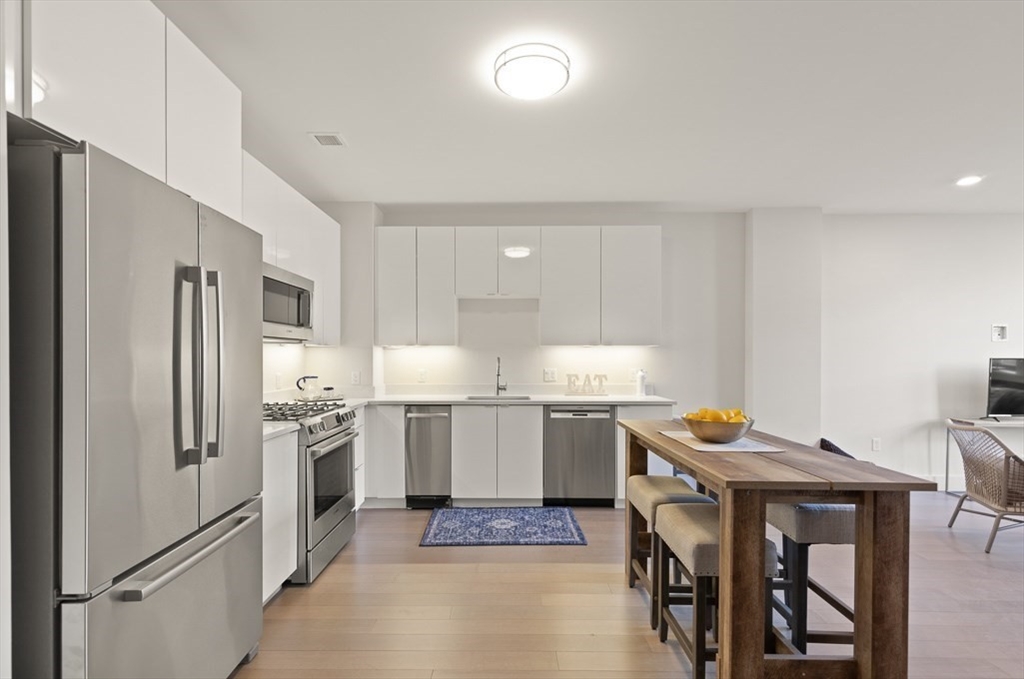 121 Portland St # 611