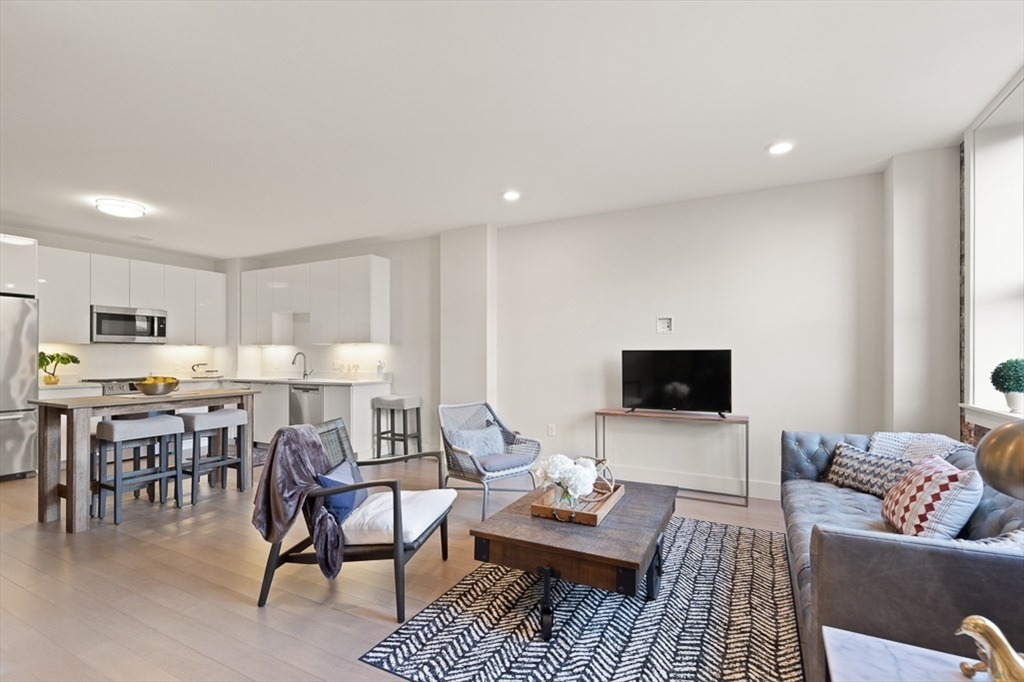 121 Portland St # 611