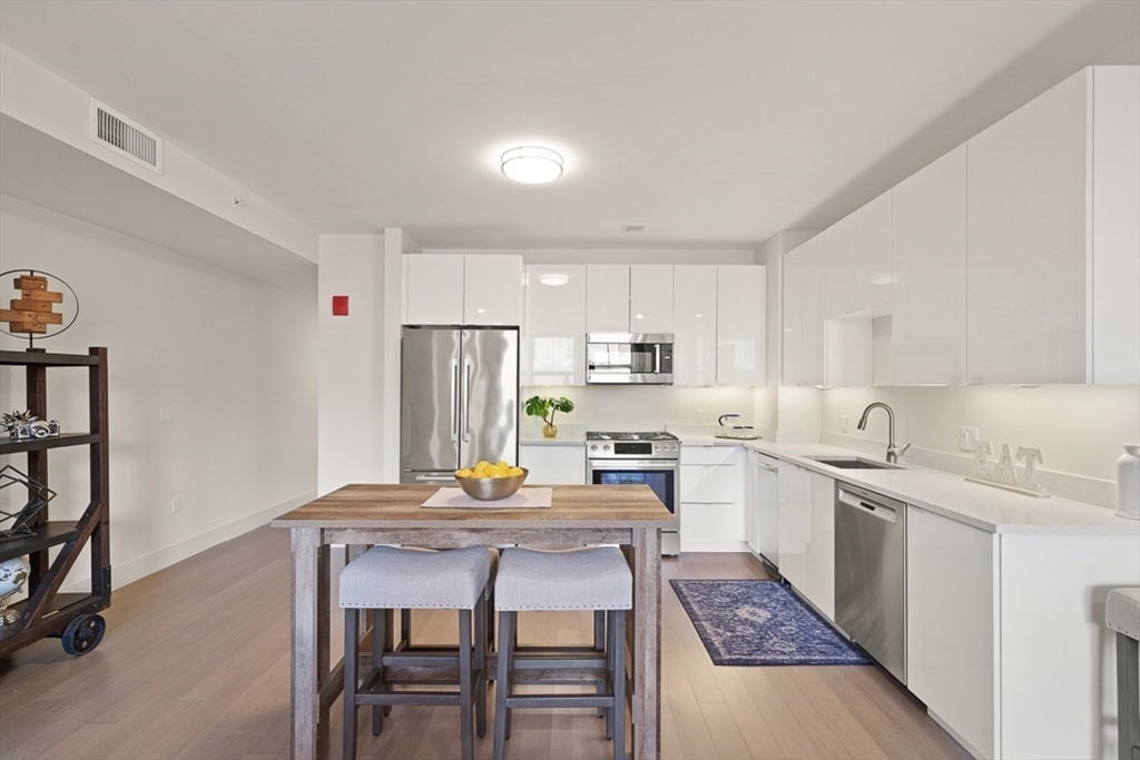 121 Portland St # 611