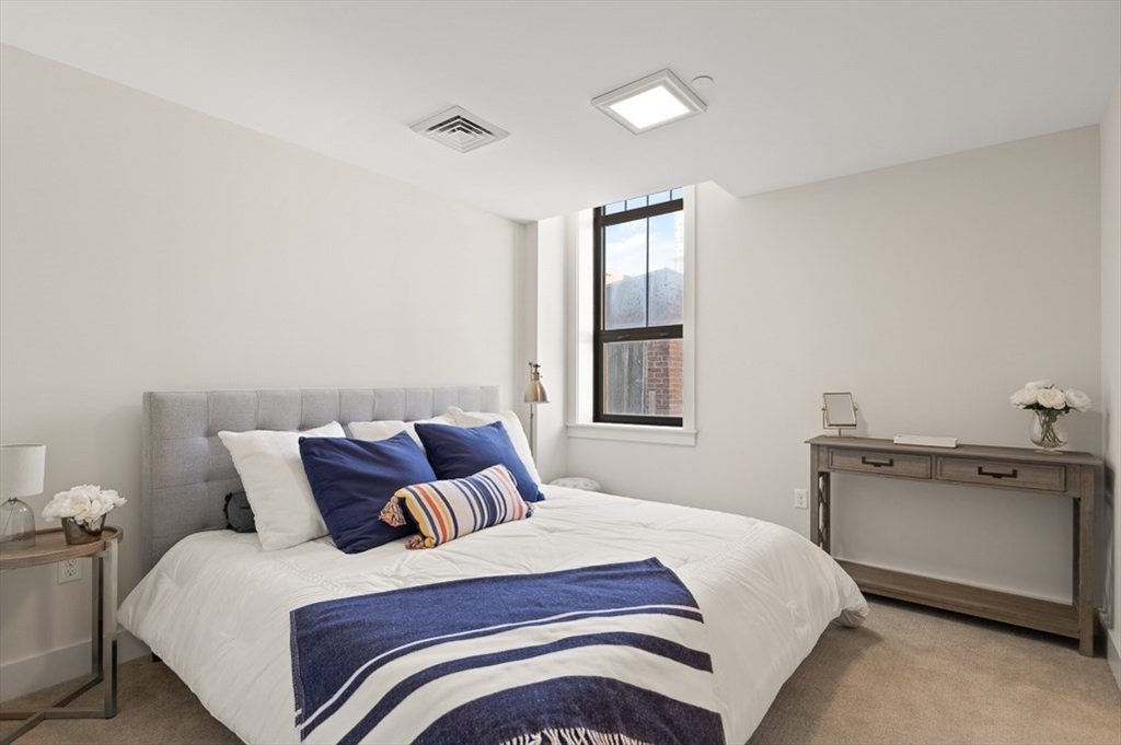 121 Portland St # 611