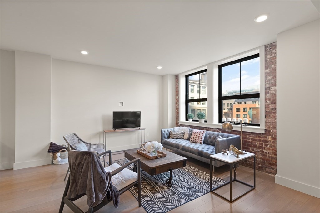 121 Portland St # 611