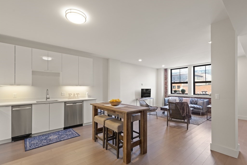 121 Portland St # 611