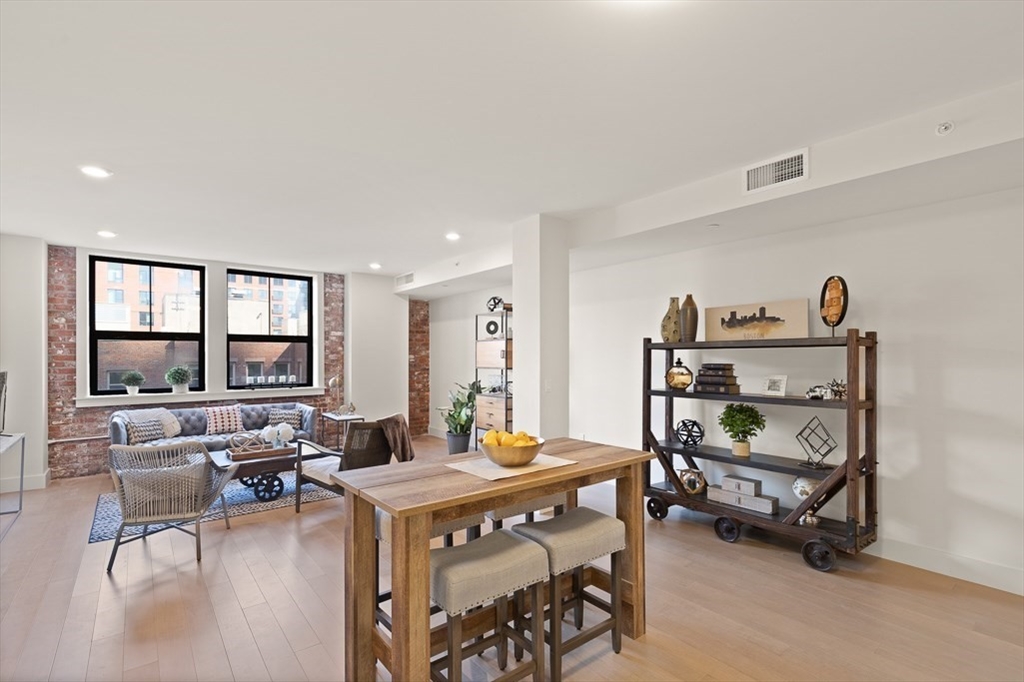 121 Portland St # 611