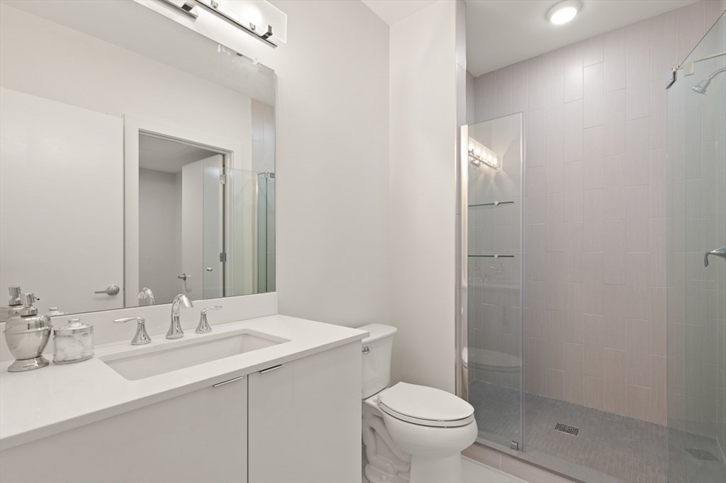 121 Portland St # 611