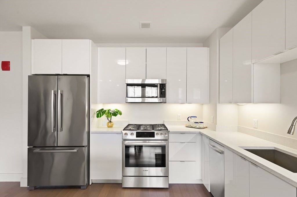 121 Portland St # 611