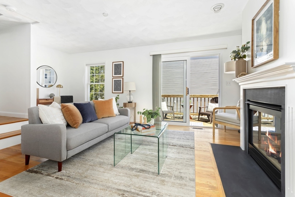 555 Main St # 1