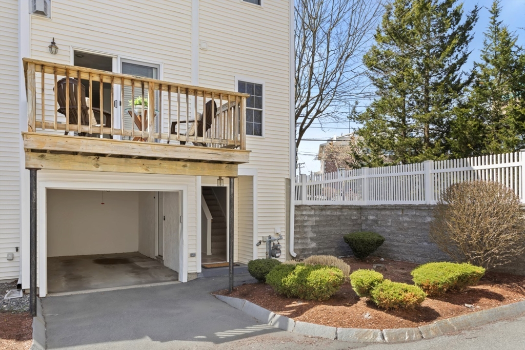 555 Main St # 1