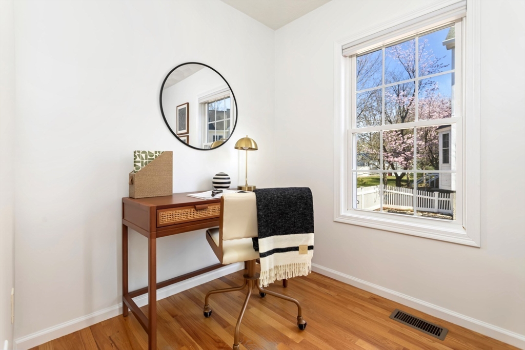 555 Main St # 1