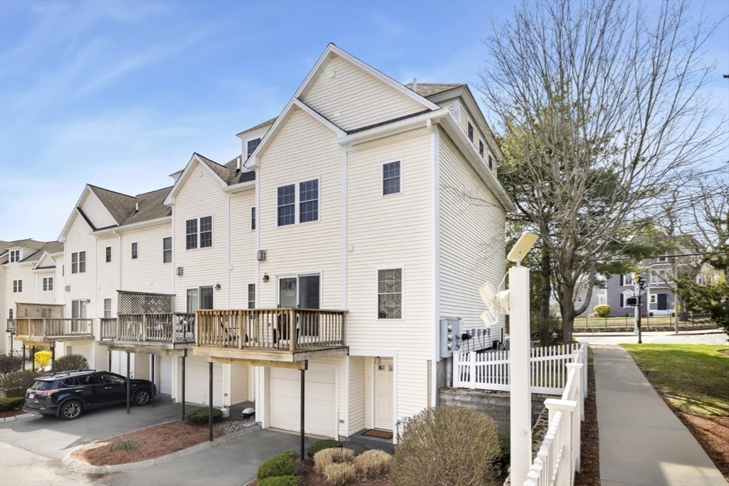 555 Main St # 1